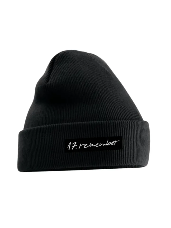 17. remember čiapka